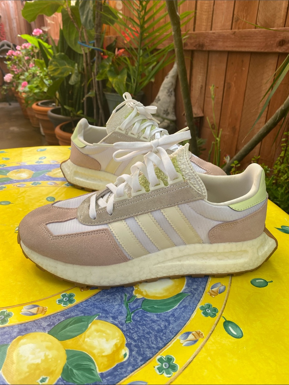 Adidas Retropy E5 women’s white and mauve pink athletic shoes! Size 9.5